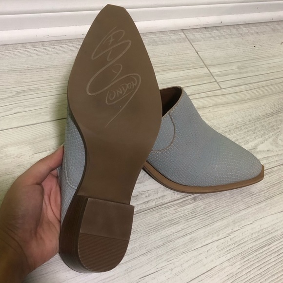 Fly London baby blue snake skin mules - Picture 4 of 5